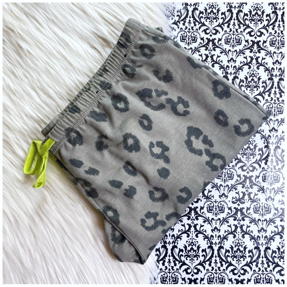 Feeling Festive size XL ‘happy go lucky’ leopard print hoodie jogger outfit set - Picture 11 of 16